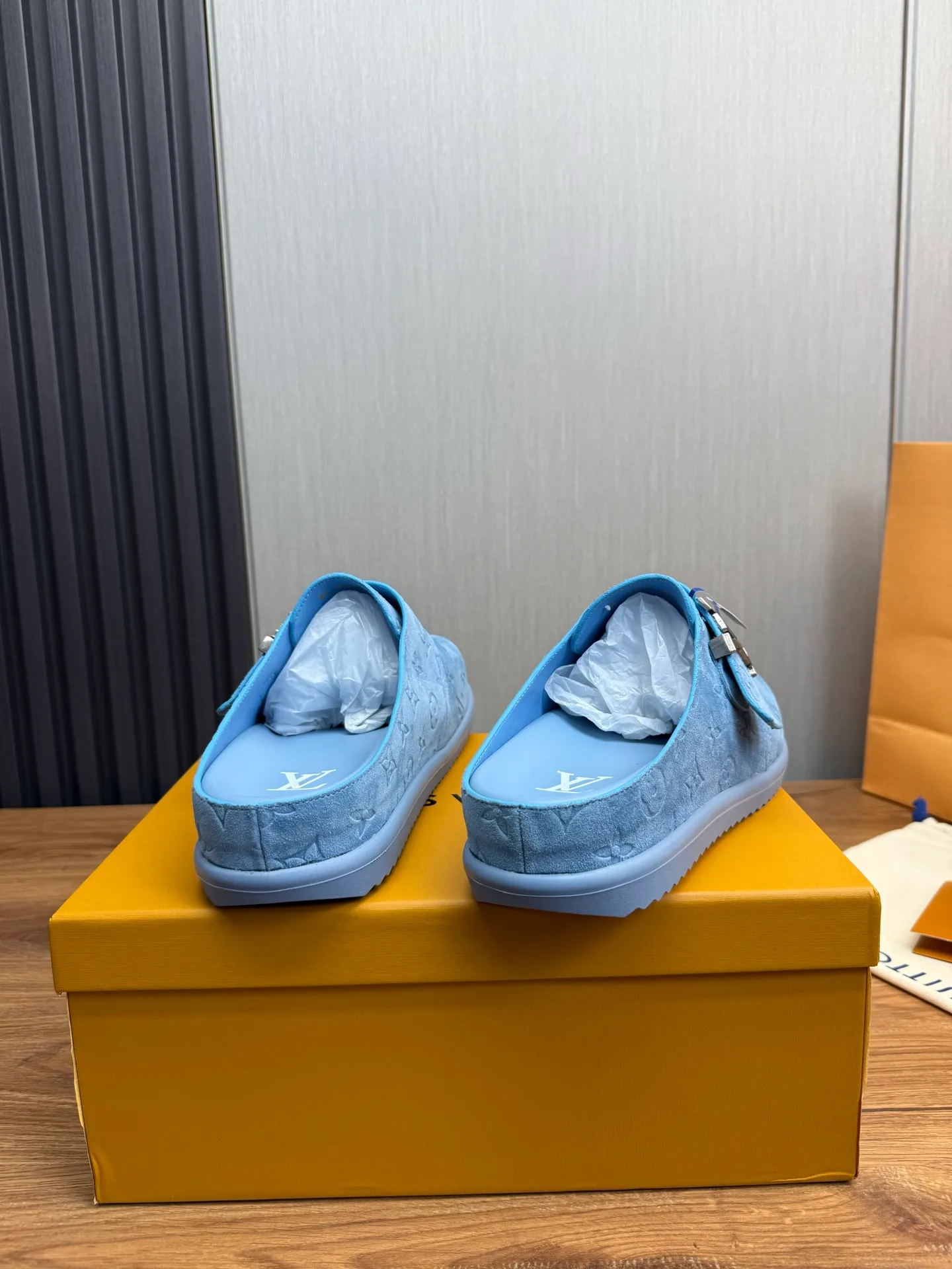 Men's shoes 💰520💰 Lv. hot selling men's slippers 🔥 🩴Official website one to one production 38-45 sizes 45 46 🉑️Customized!